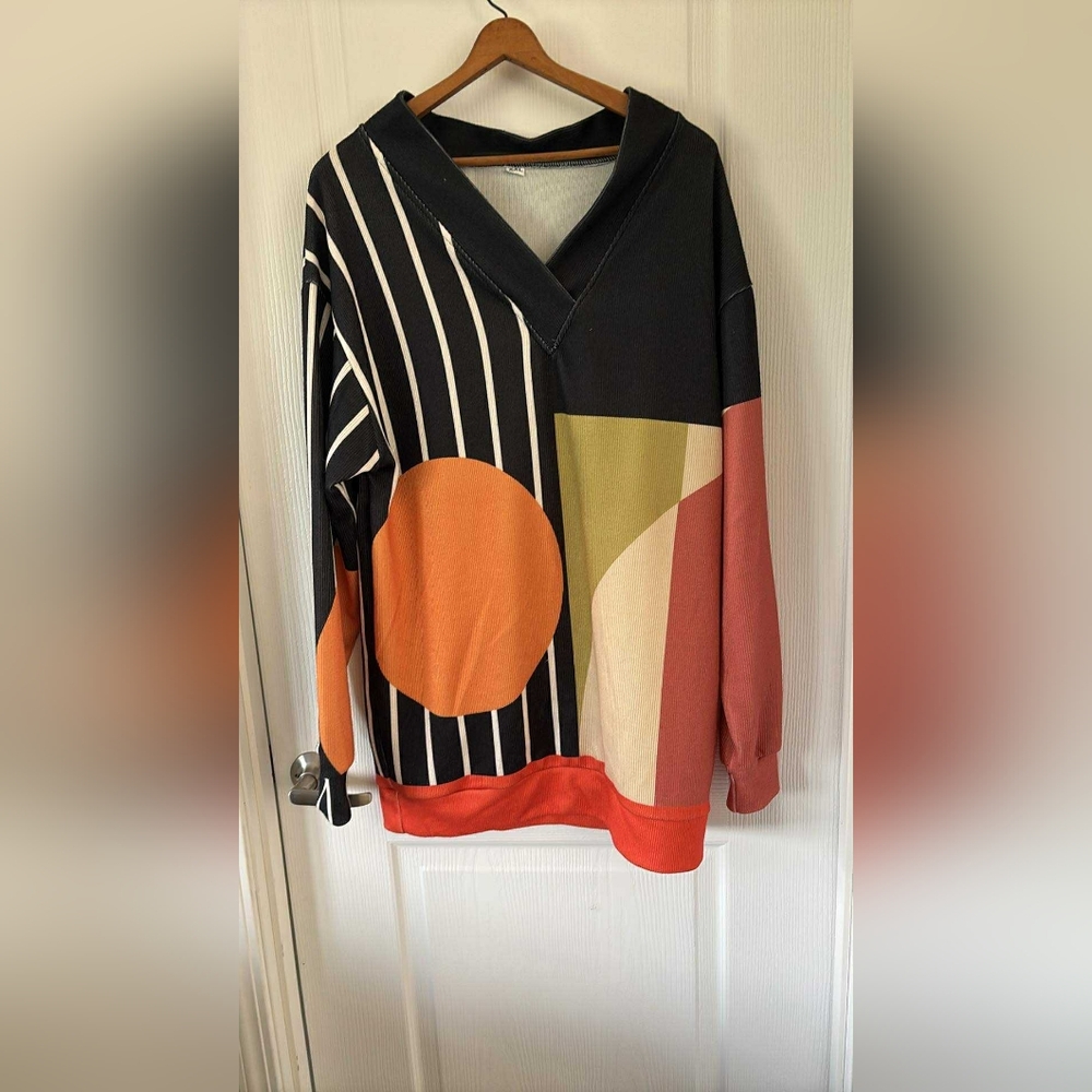 Colorful Geometric Patterned Sweatshirt